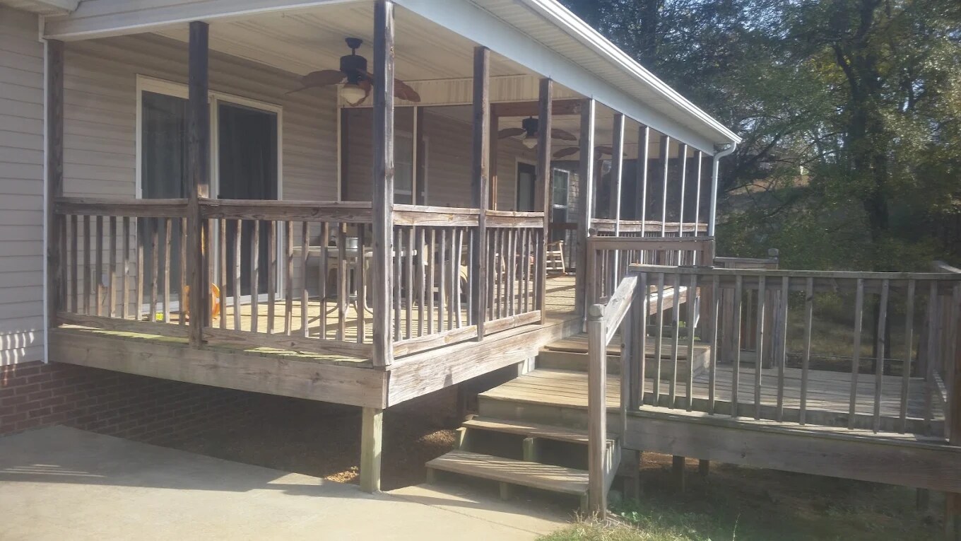Backyard deck before renovation